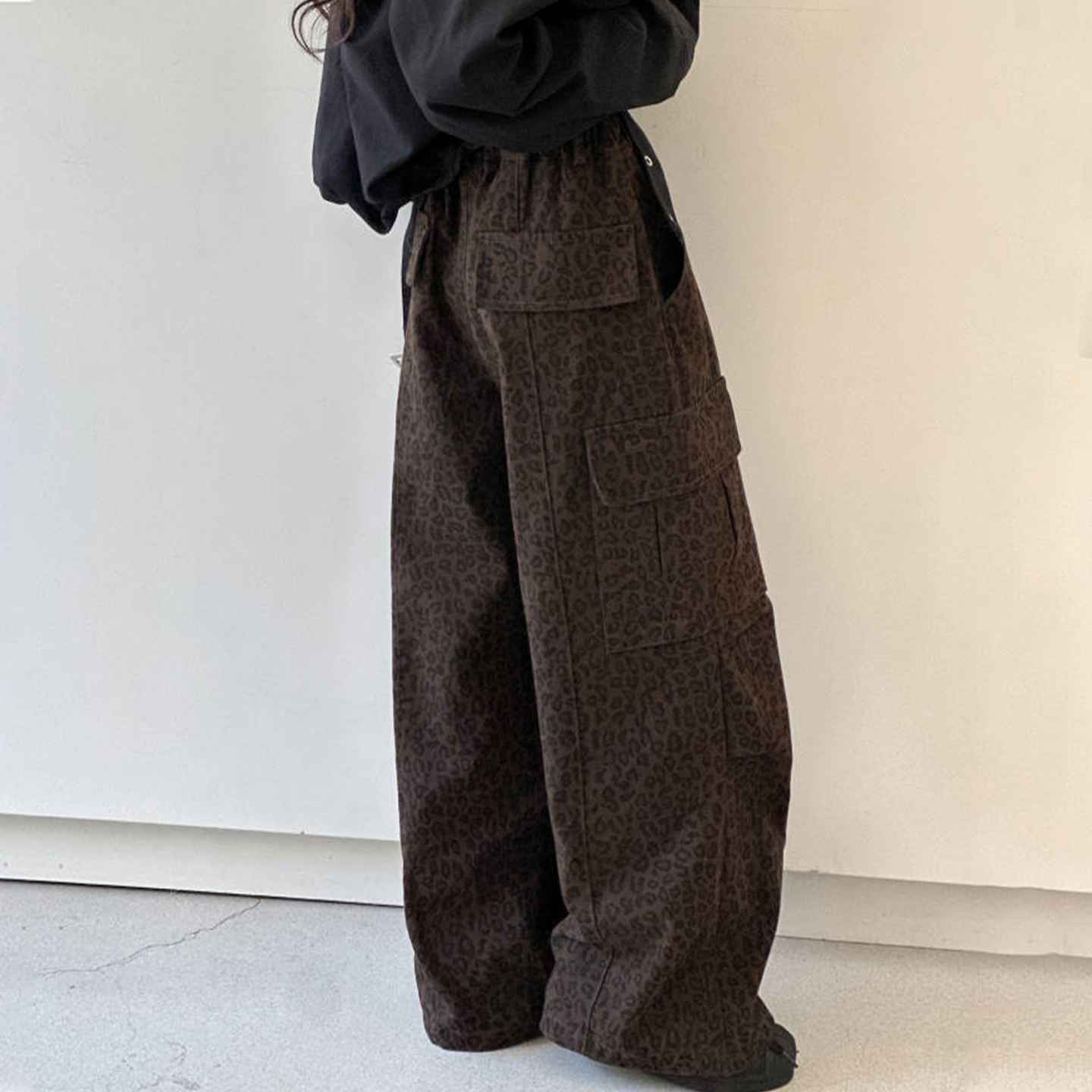 儿童秋装2025年新款大女童装豹纹裤子弯刀工装裤春秋款阔腿直筒裤