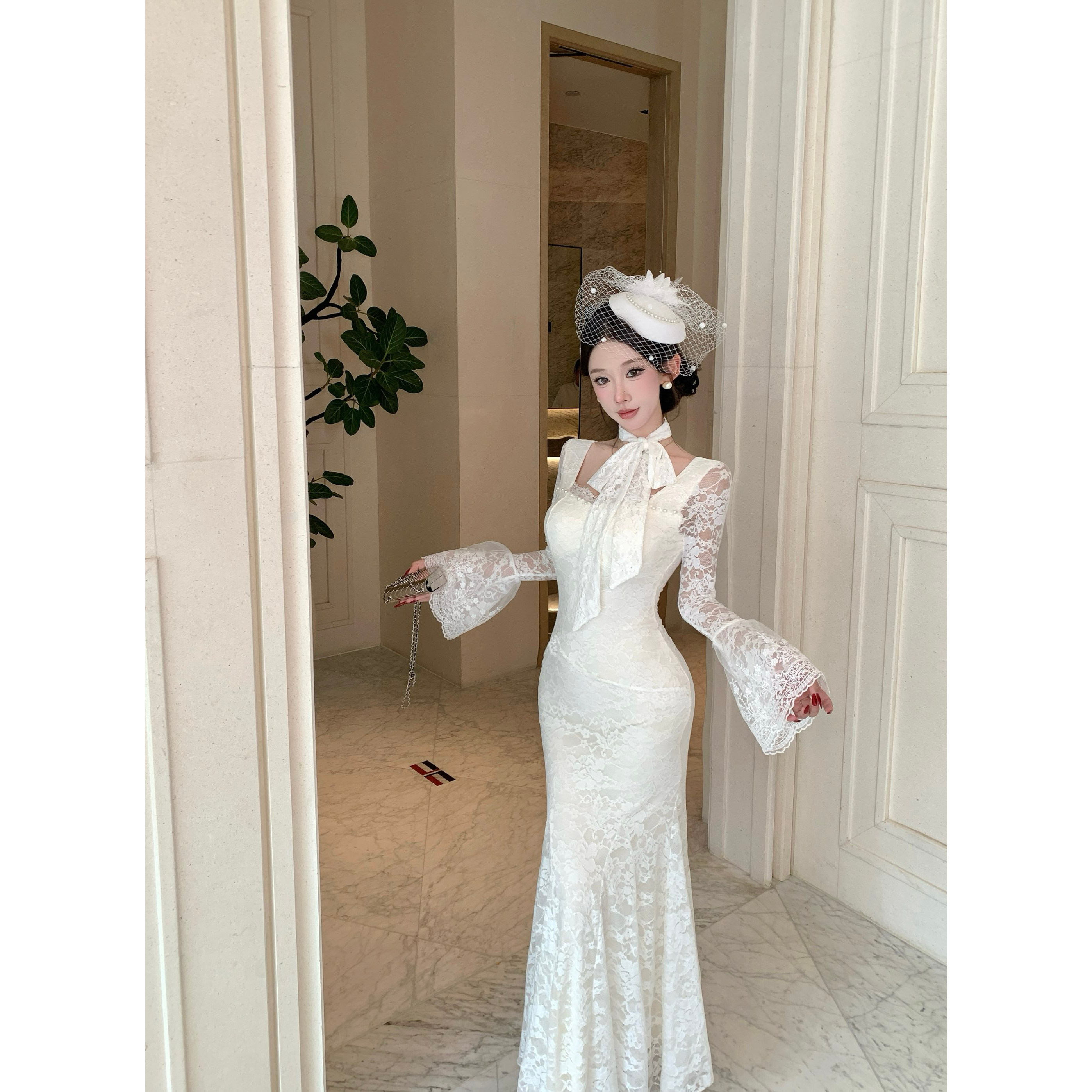 实拍实价高级感气质蕾丝喇叭袖白色修身长袖优雅复古连衣裙礼服