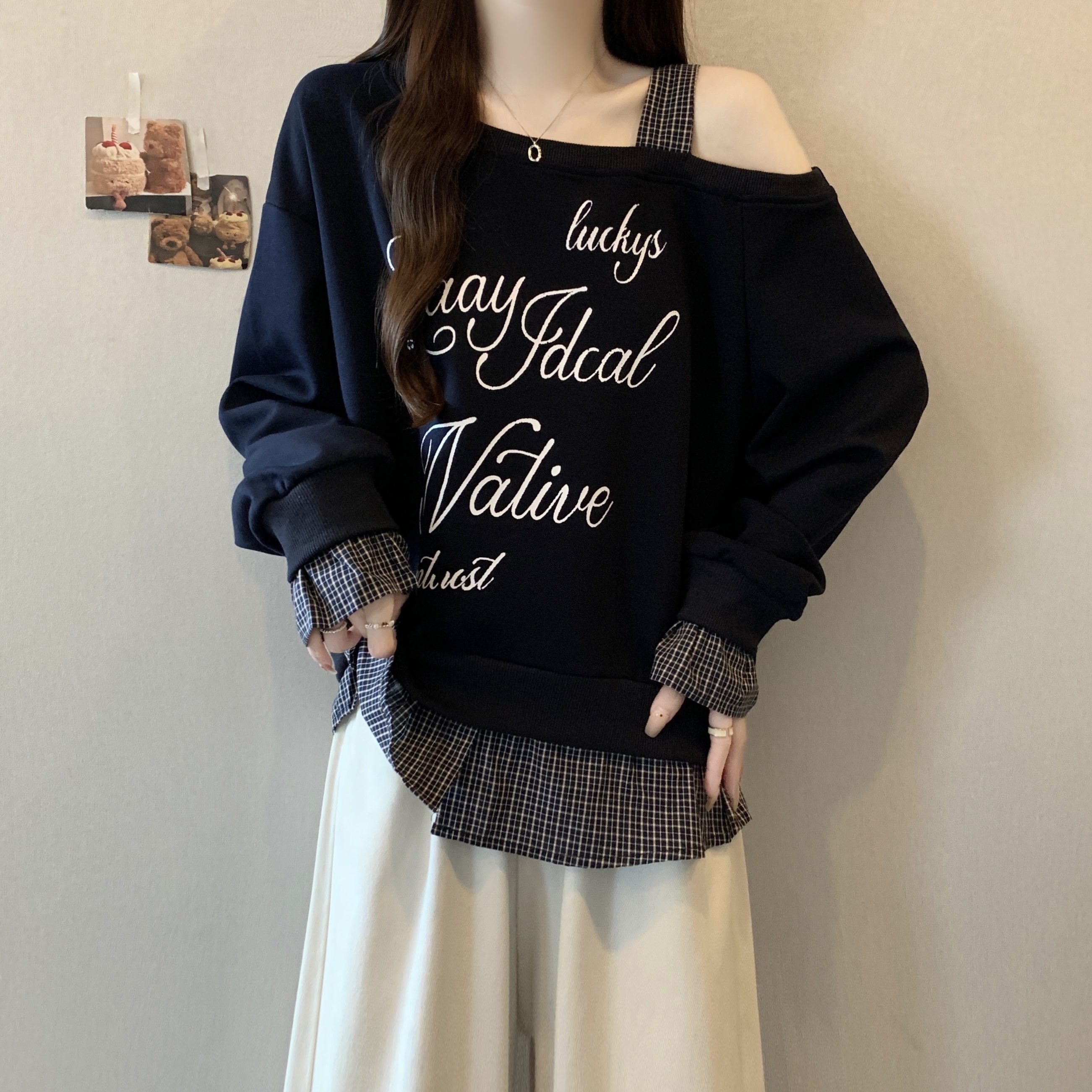 韩系藏蓝色斜肩露肩正肩卫衣女2025早秋季新款大码胖mm假两件上衣
