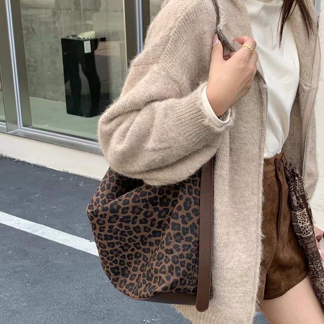竹笋喵喵 个性复古豹纹托特包女2025秋冬通勤日常流行上班斜挎包