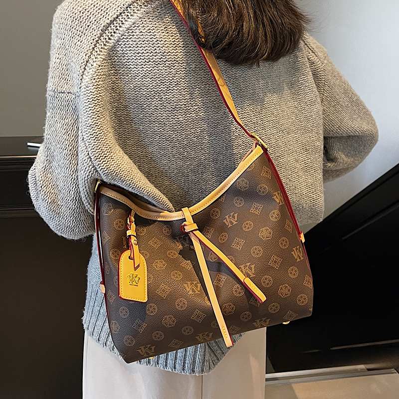 高级感新款欧美复古通勤包女包大容量洋气腋下手提印花单肩托特包