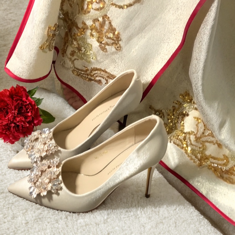 主纱婚鞋禾秀婚纱两穿新娘鞋2024新款香槟色水钻高跟鞋不累脚婚礼