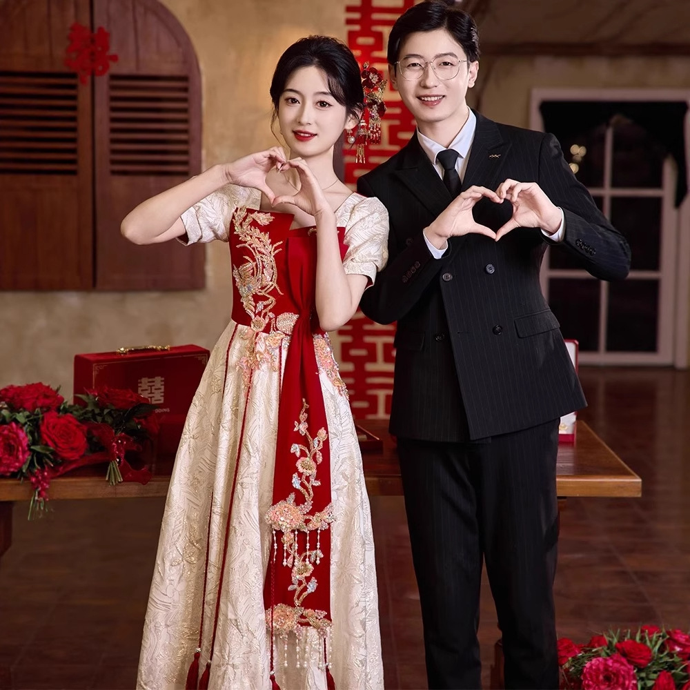 敬酒新娘2025新款订婚礼服连衣裙结婚当天便装新中式订婚礼服女