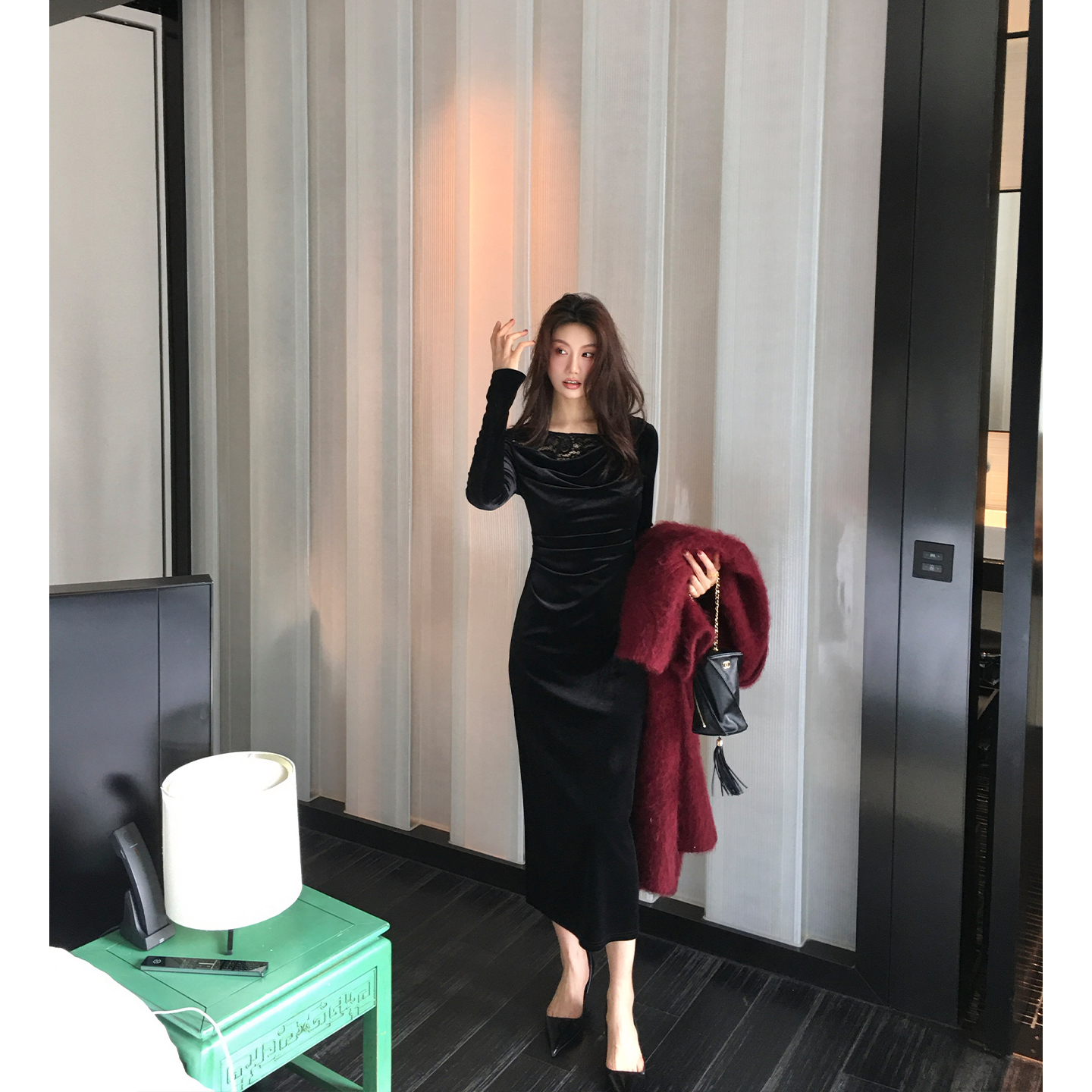 【ALONESAVOR】龍喜儿 温柔大气蕾丝拼接连衣裙收腰修身J006