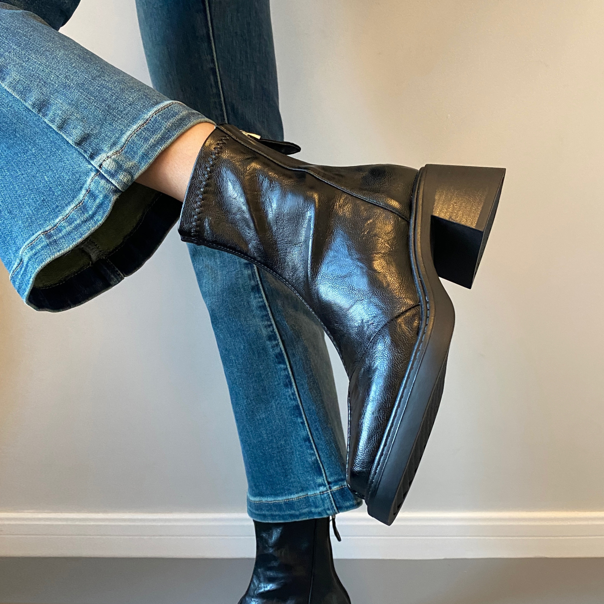 跟高5cm~静音底粗跟短靴女2025秋冬新款马丁靴法式中跟方头瘦瘦靴