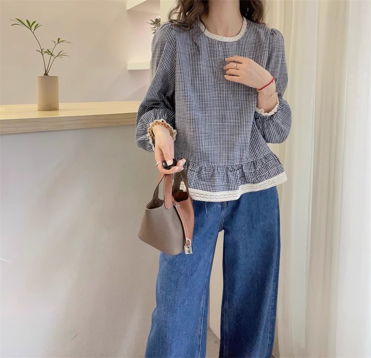 欧洲站2025秋季新款欧货甜美刺绣花边圆领泡泡袖荷叶边套头小衫女