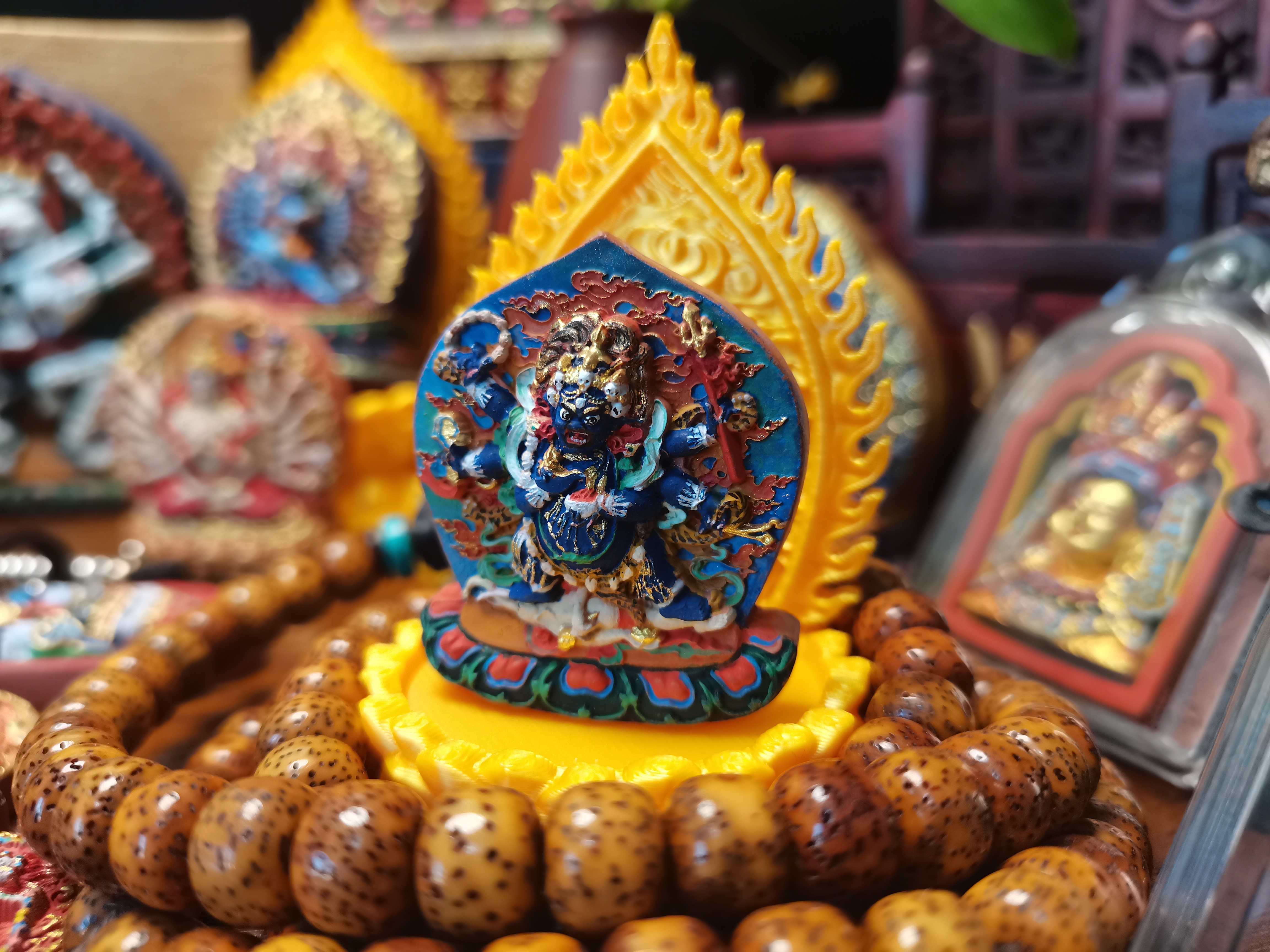 手绘擦擦六臂玛哈嘎拉大黑天招财护法吉祥饰品唐卡吊坠