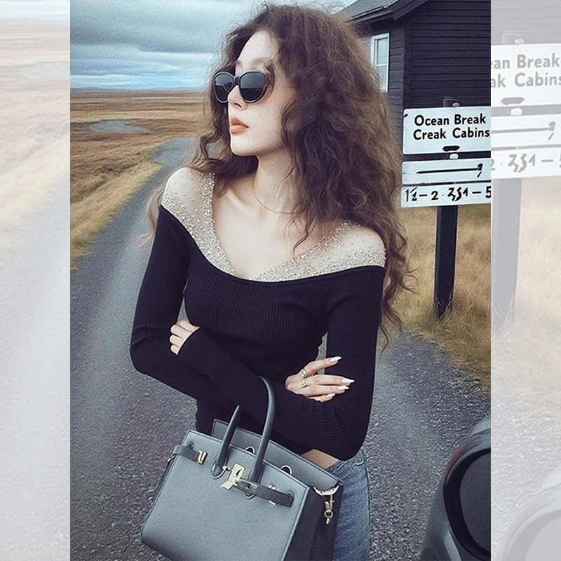 独特漂亮内搭黑色网纱小衫女冬季穿搭洋气高贵烫钻露肩针织衫上衣