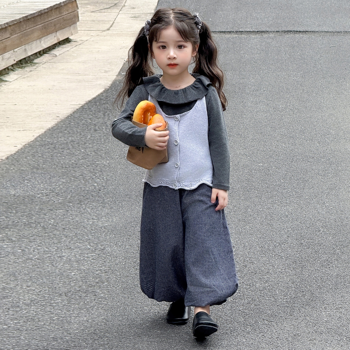 女童套装2025新款儿童春秋格子裤女宝宝森系打底衫吊带马甲三件套