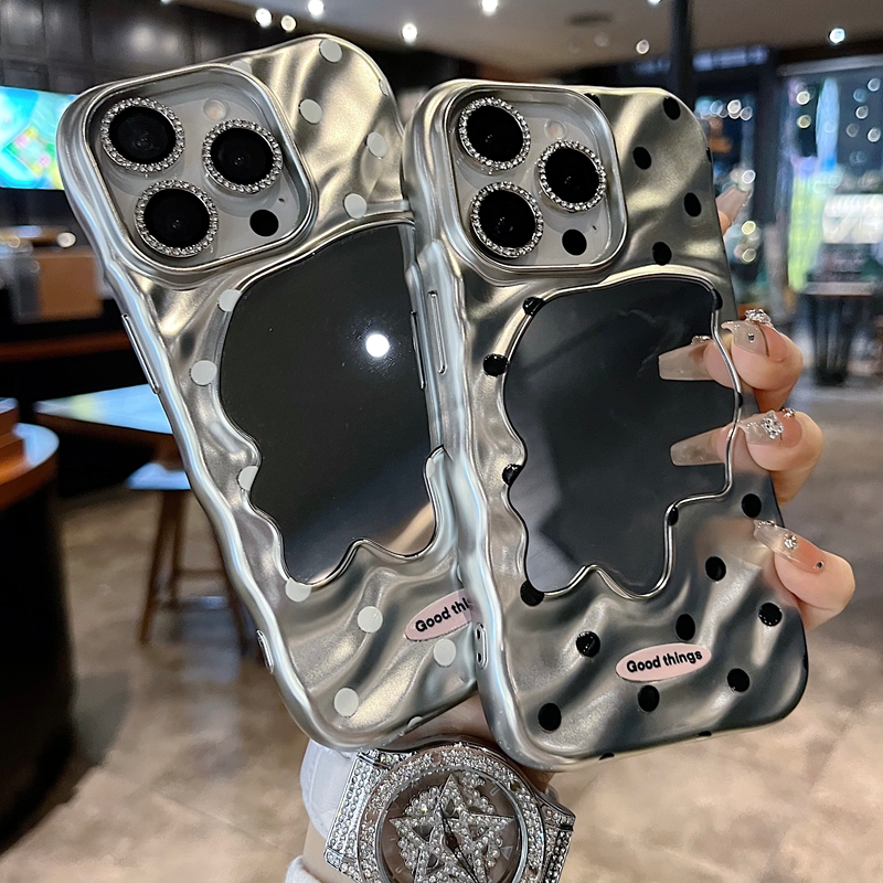 适用苹果系列iPhone16新款手机壳小众时尚黑波点半包透气大孔镜面