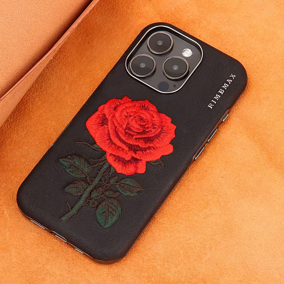 适用苹果16/15/14/13/12promaxplus手机壳3D玫瑰立体刺绣高档后壳