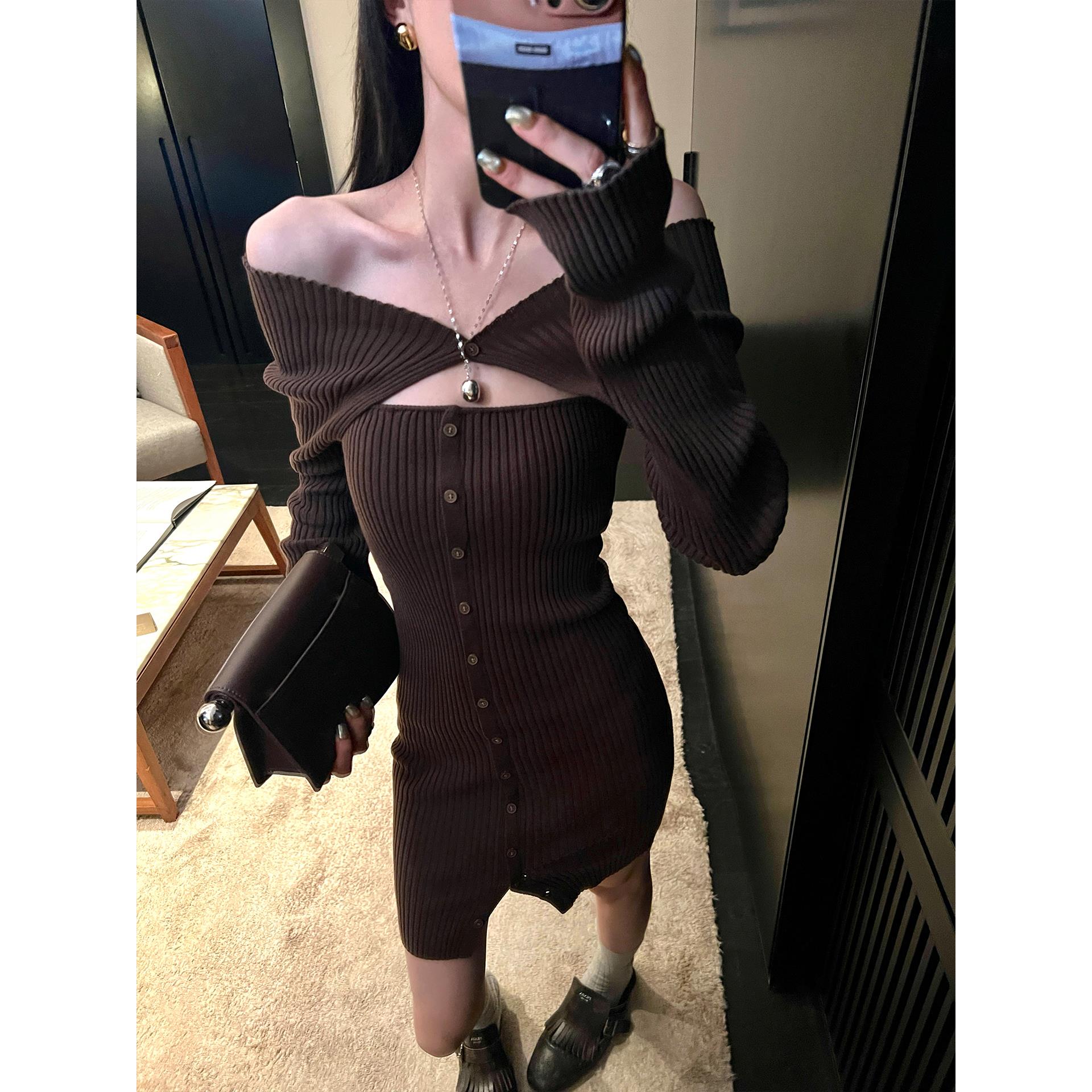 区区欧阳 一字肩长袖连衣裙女秋季收腰辣妹包臀短裙修身显瘦裙子