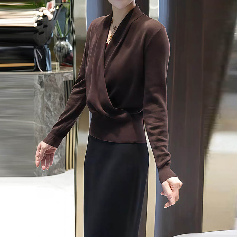 M736秋季高级感V领短款针织衫女2026新款巨好看轻熟上衣早秋