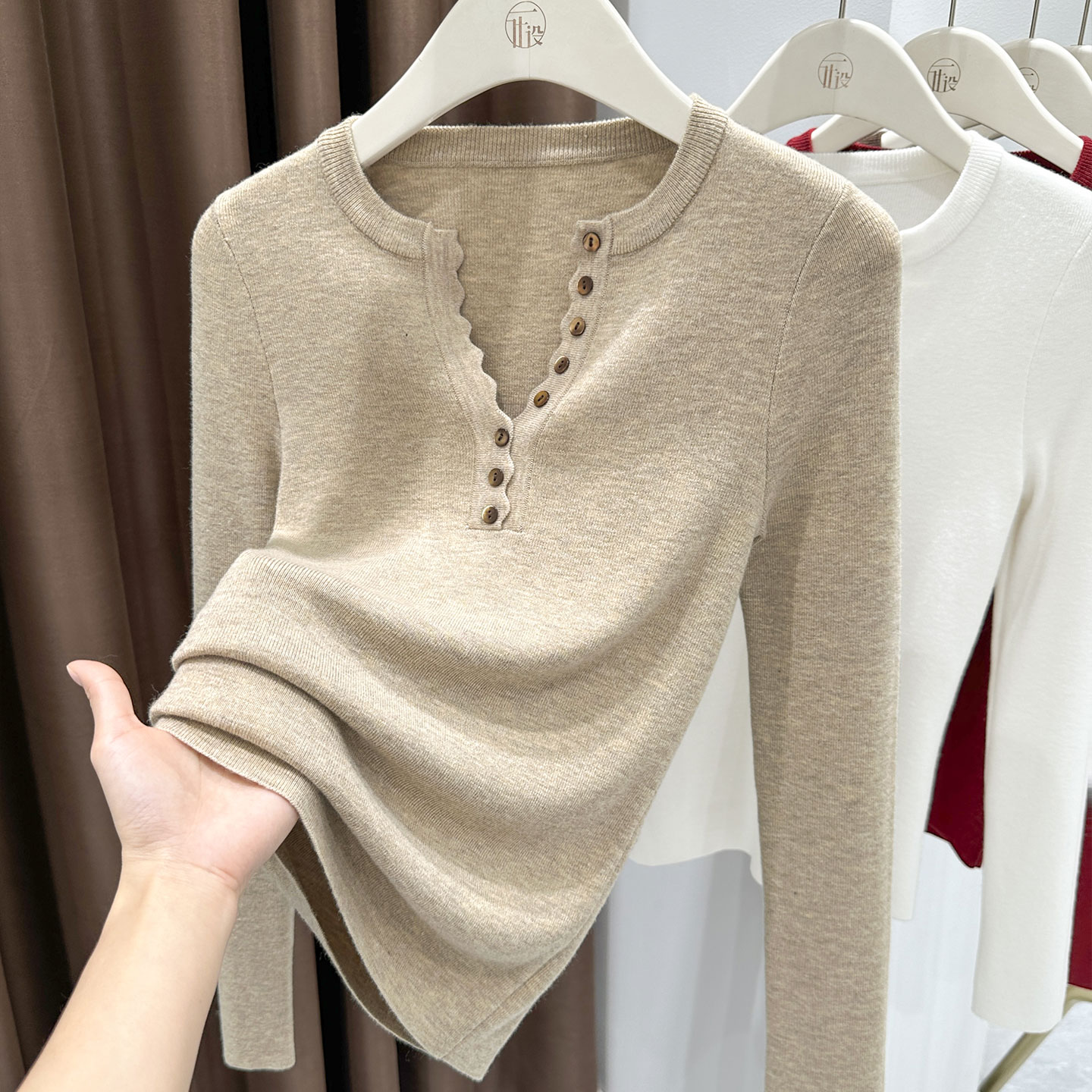 简约风半开V领针织打底衫内搭毛衣女秋冬款百搭长袖紧身气质上衣