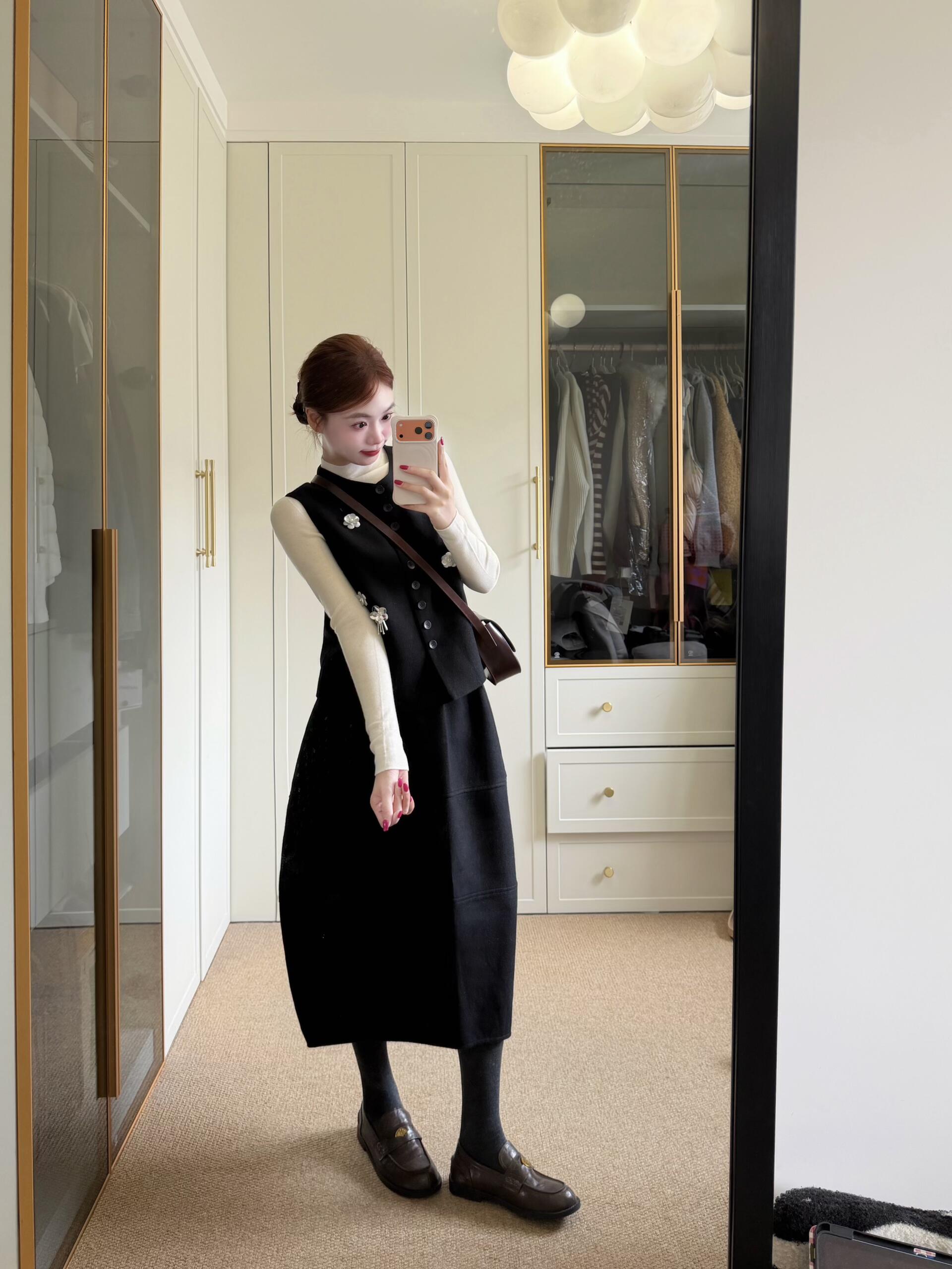 2025秋季新款韩系穿搭高级感打底衫单排扣马甲半身裙气质三件套装