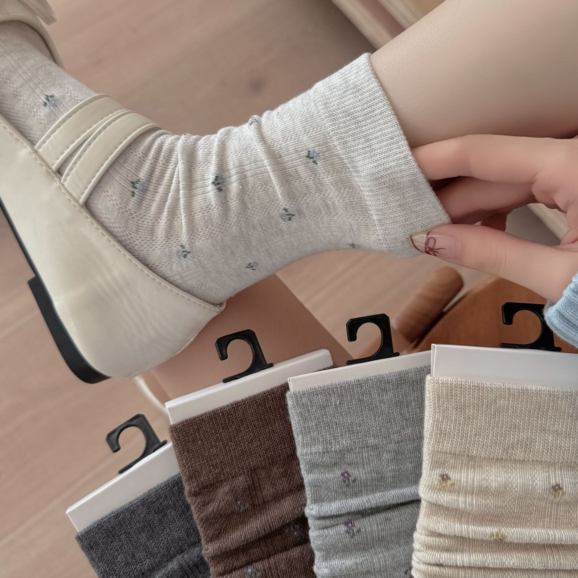 秋冬新款简约风小清新纯色系小碎花法式优雅千金感堆堆袜中筒袜女