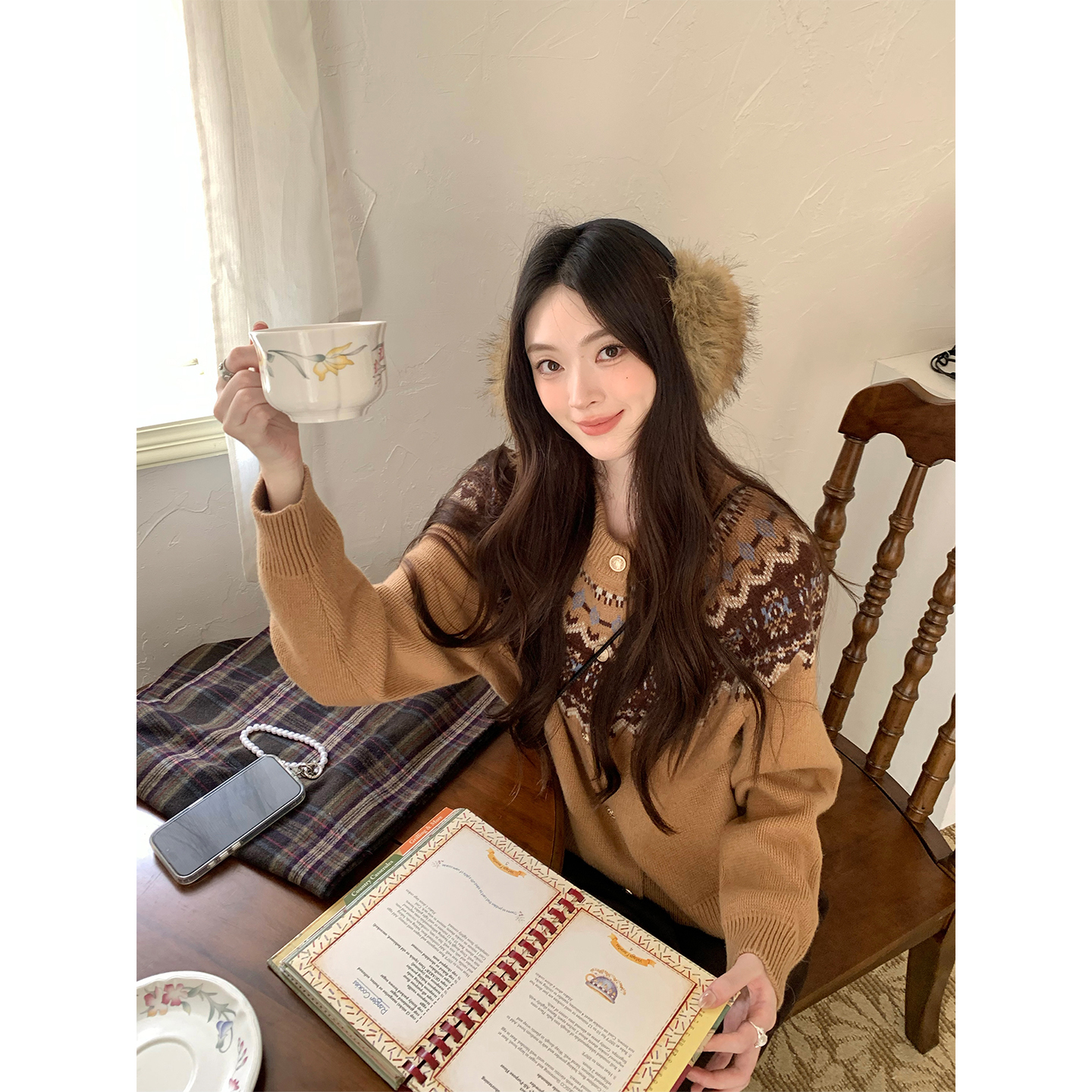 INGCON2025年秋冬新款软糯慵懒风全羊毛费尔岛提花圆领针织开衫女