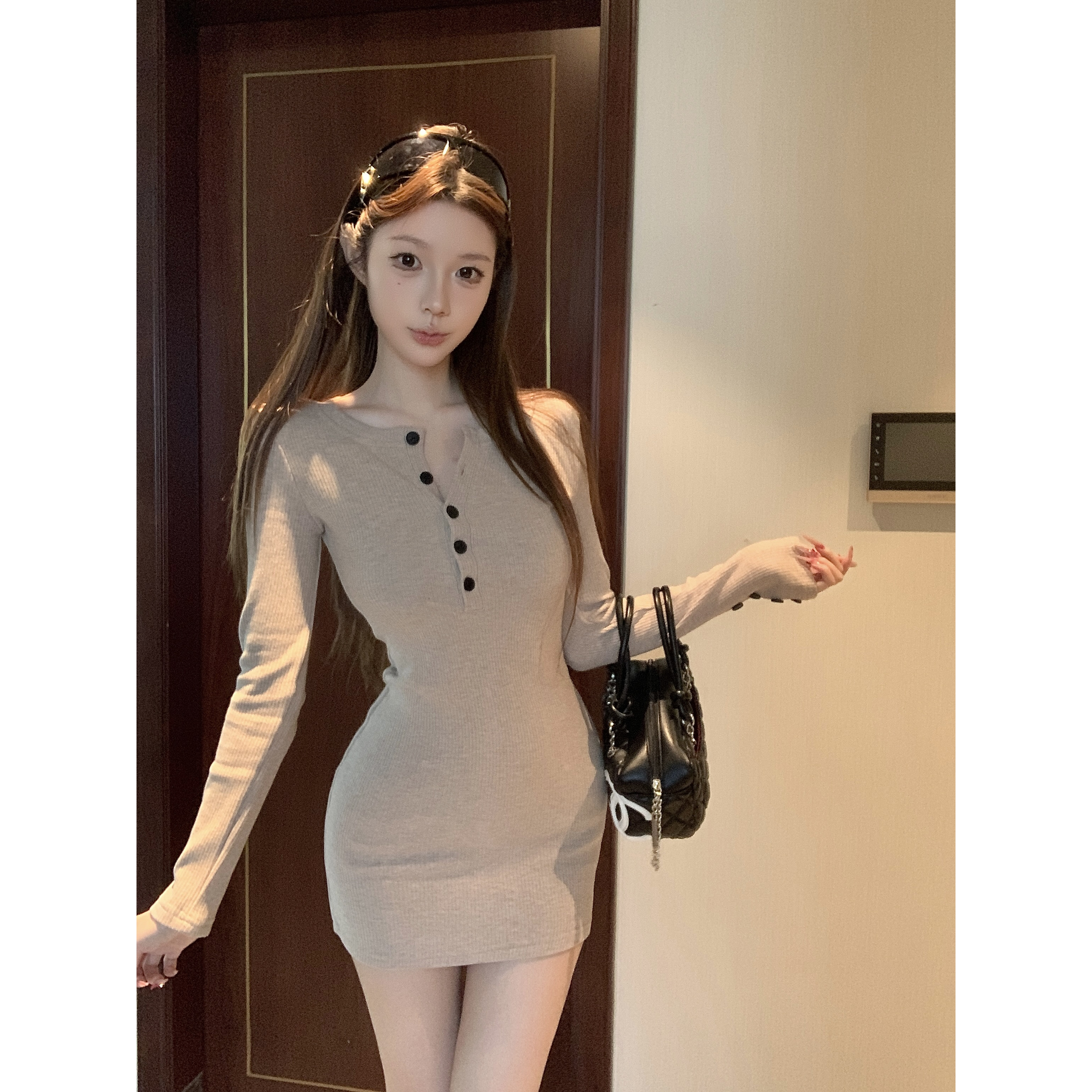 春秋新款法式复古性感气质修身显瘦排扣收腰包臀加绒磨毛连衣裙女