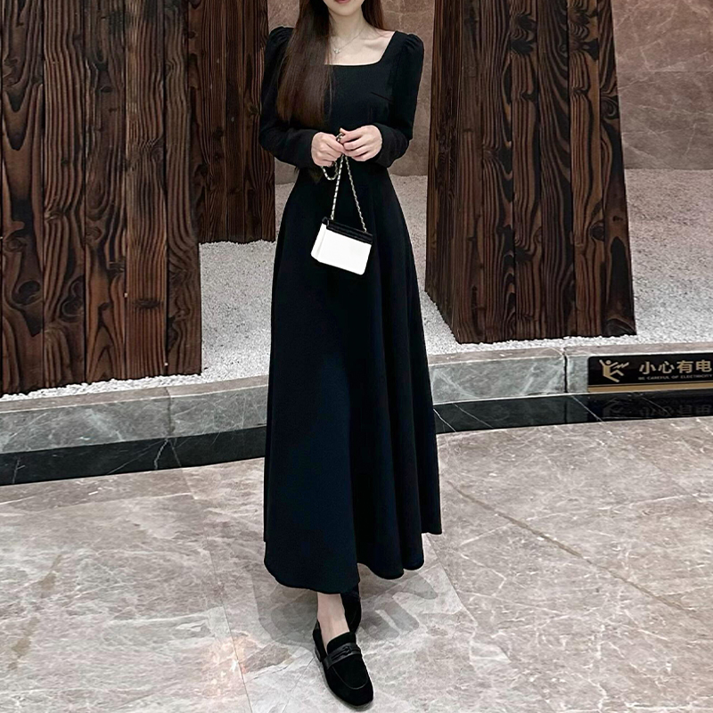 黑色方领泡泡长袖连衣裙秋冬季长款收腰赫本风高级感公主裙小黑裙