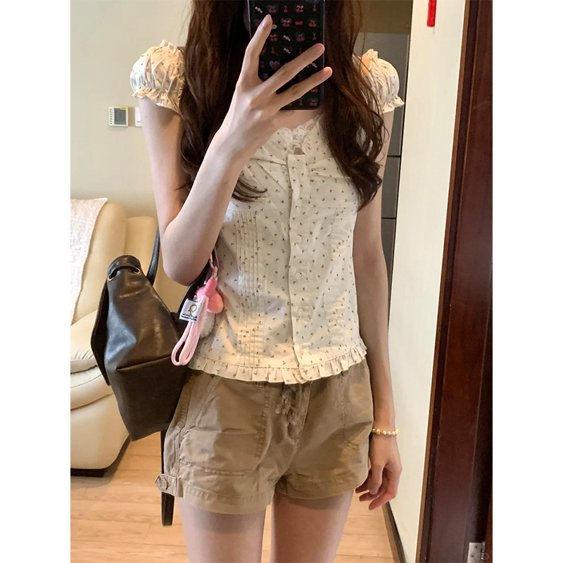 2025新款女士夏季V领碎花米耳边短款修身显瘦衬衫上衣高腰短裤子