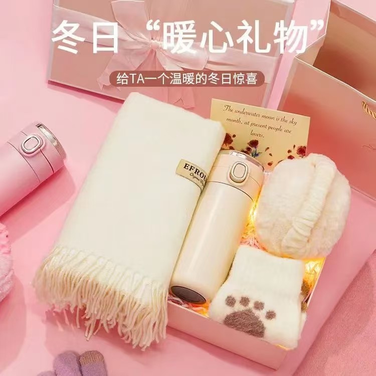 送女友朋友老婆闺蜜生日礼物女生圣诞节实用冬天围巾女围脖礼盒