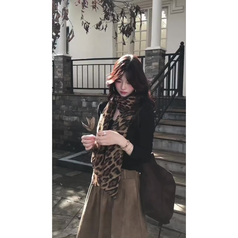 MARIE.COCO秋冬新款黑色v领修身长袖针织衫女百搭气质半身裙套装