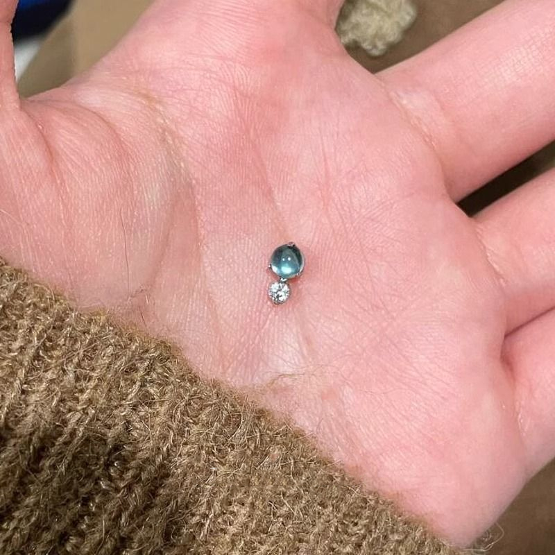 海蓝色几何耳骨钉2025新款小众设计气质精致耳环简约日常百搭耳饰