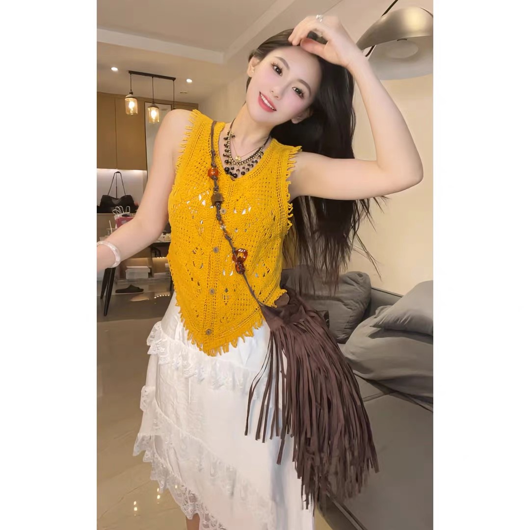 波米西亚风黄色宽松针织吊带背心女设计感夏季小个子镂空无袖上衣