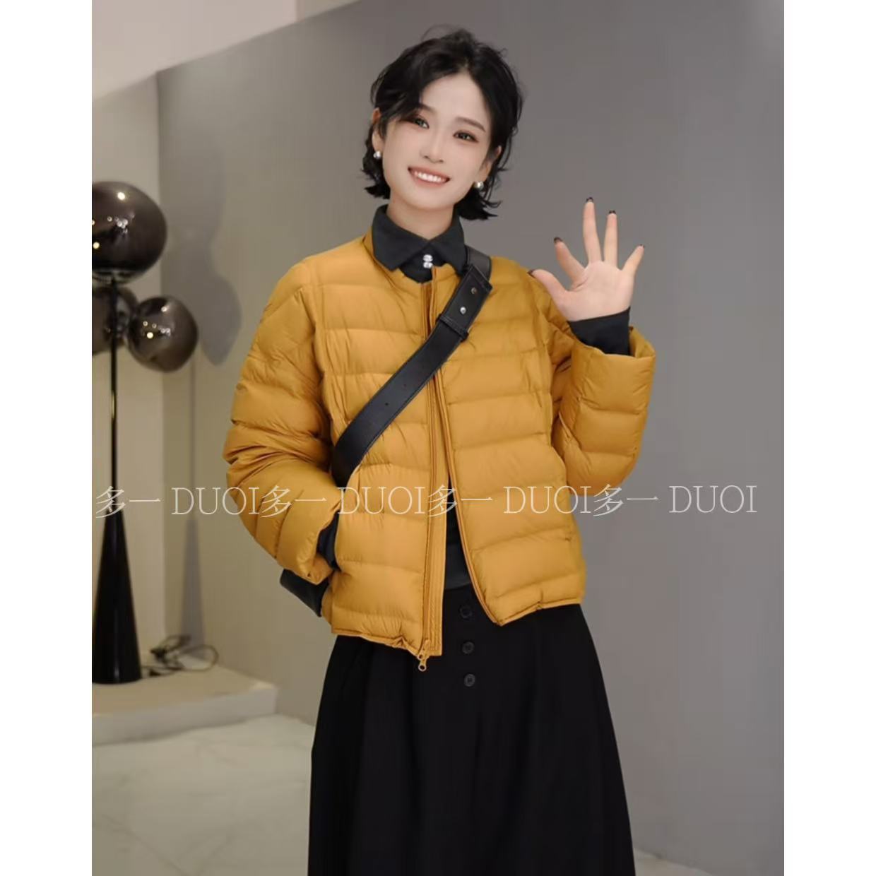 多一“云朵泡芙”2025冬季圆领拉链长袖绗线抽绳排骨90白鸭绒羽绒服