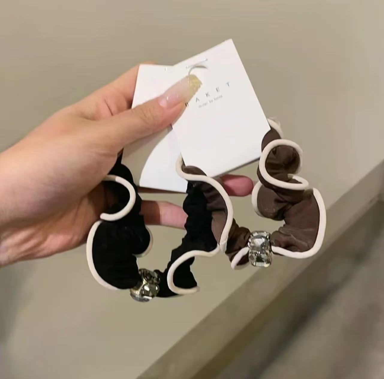 韩国轻奢牛奶丝丝滑发圈木耳边闪钻韩系轻奢发绳高弹力头绳皮筋