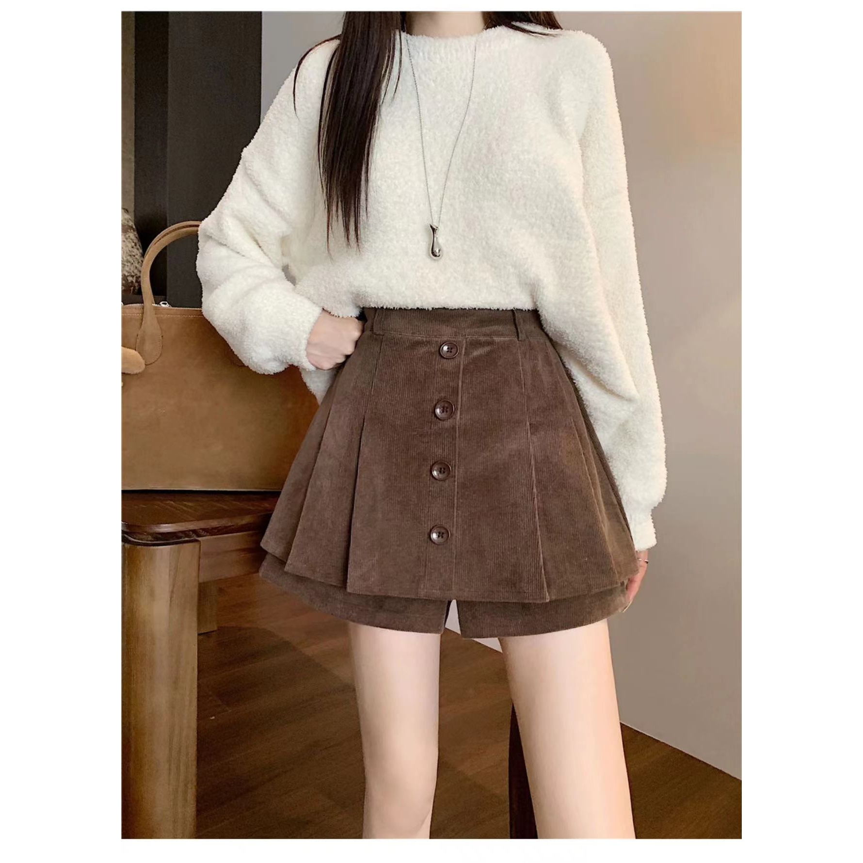 设计感灯芯绒裙裤女秋冬胖m复古减龄百褶高腰条绒A字阔腿短裤外穿