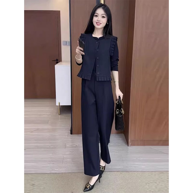 拉夏贝尔时尚套装女2025秋季时髦洋气长袖打底衫马甲阔腿裤三件套