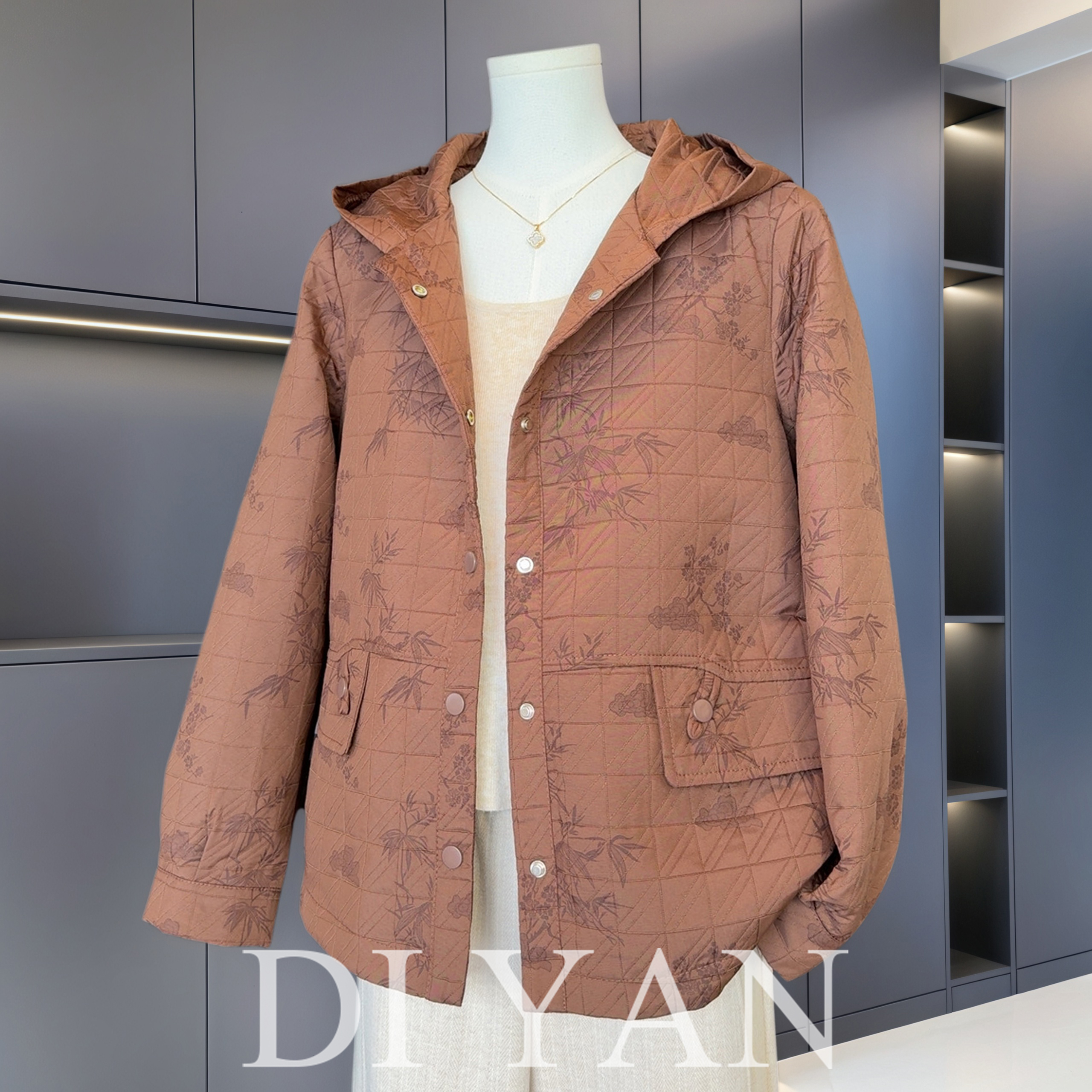 2025新款妈妈秋装休闲风衣外套40岁50中老年女宽松大码连帽上衣服