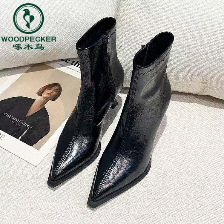 啄木鸟黑色高跟短靴女尖头瘦瘦靴2025秋冬新款百搭欧美细跟马丁靴