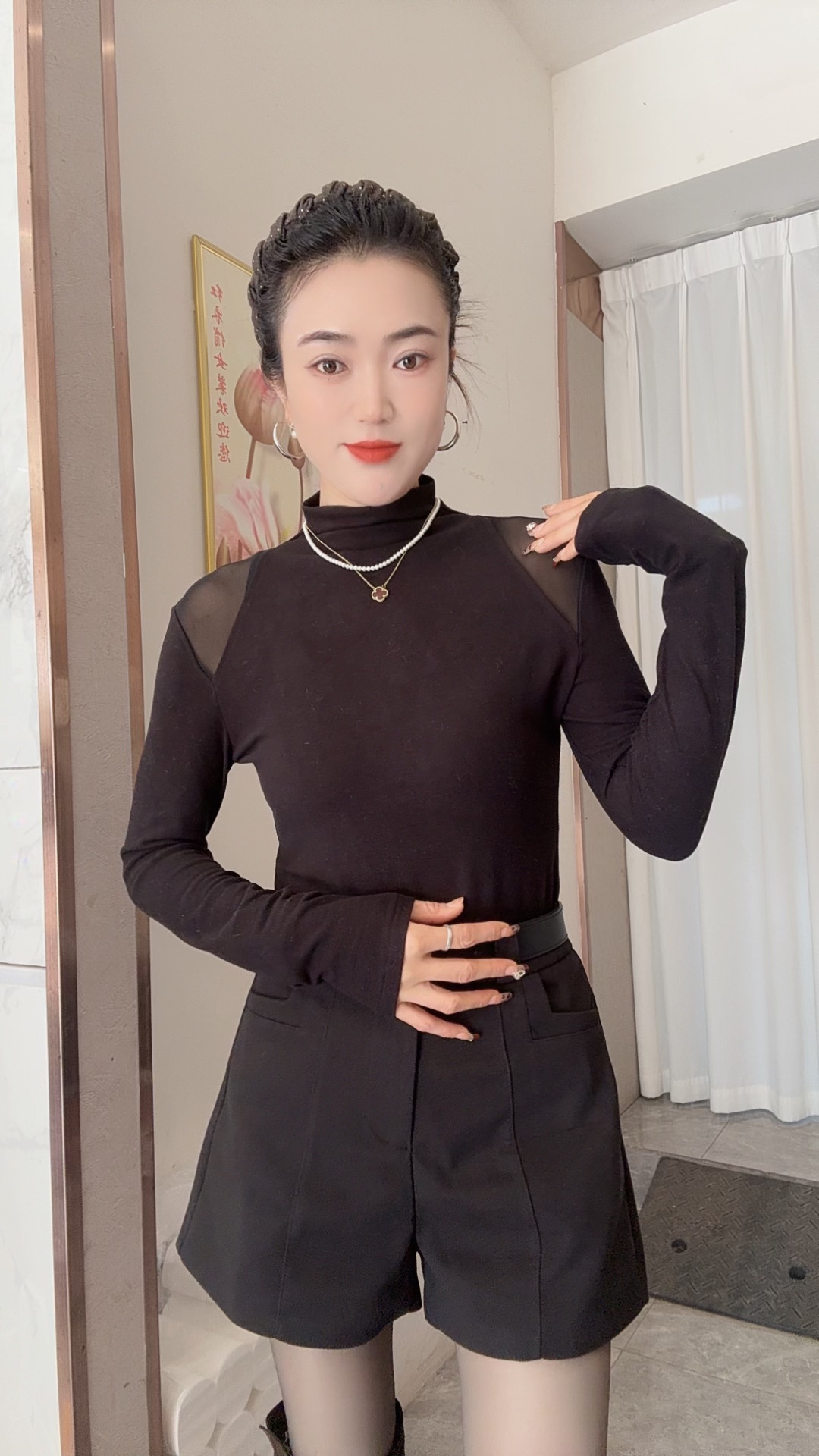 红衣俏家时尚百搭肩纱气质款打底衣