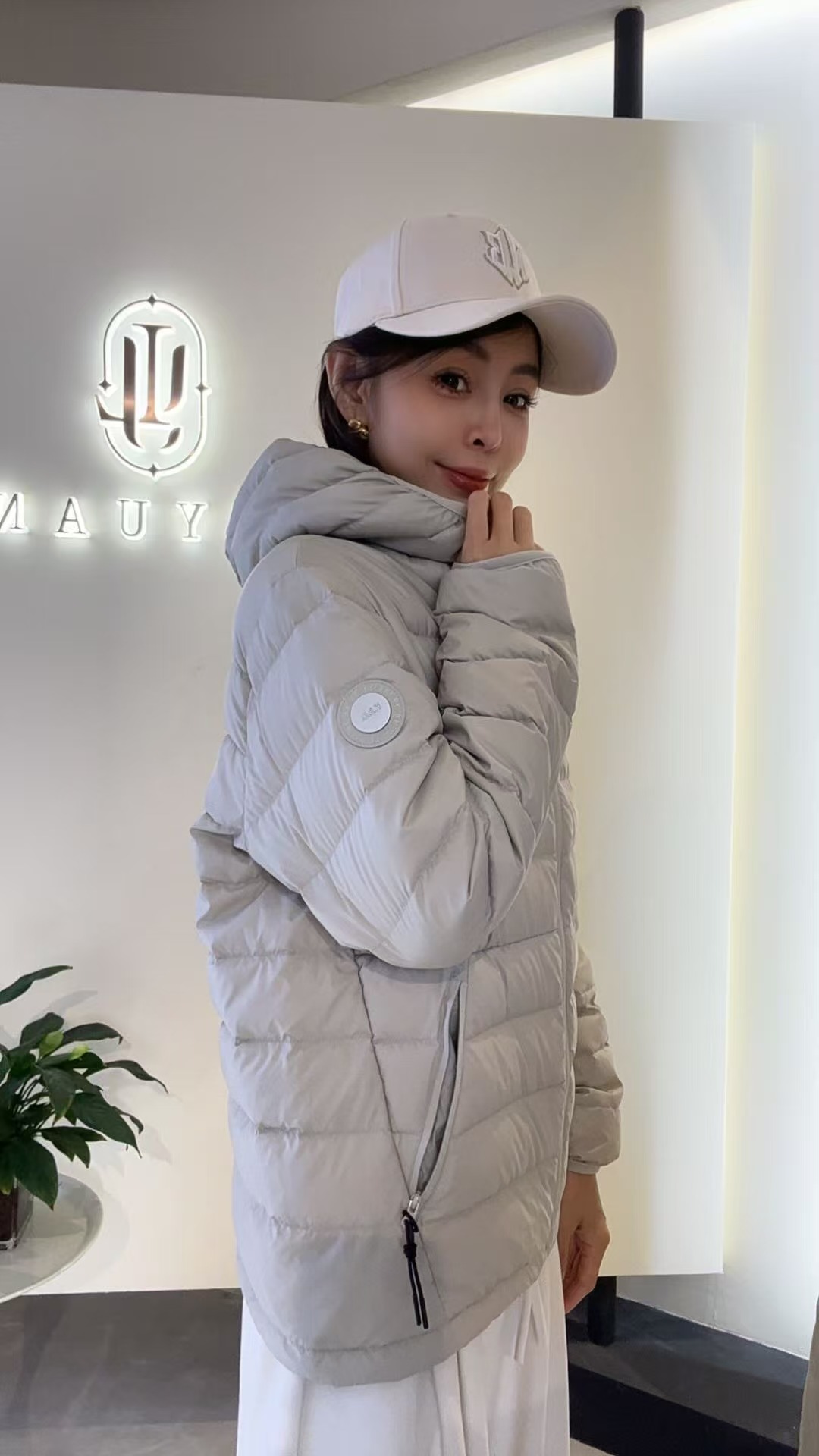 李园家1号店-011-轻薄款连帽显瘦羽绒服