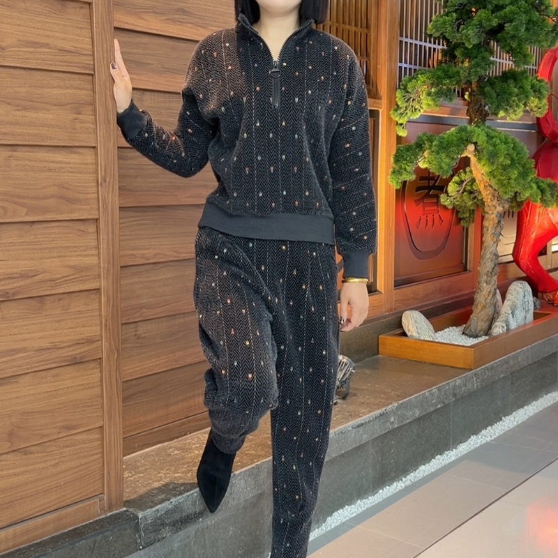 网红爆款冬季半拉链雪尼尔刺绣套装洋气减龄显瘦保暖高腰两件套