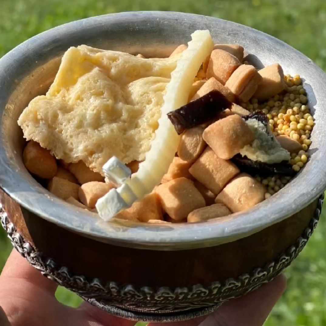 内蒙古正宗咸甜奶茶早茶包含炒米适合做高原早餐