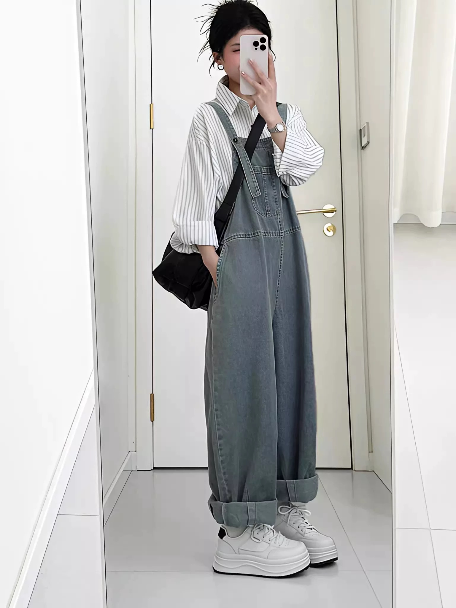 早秋减龄一整套女2025新款休闲条纹衬衫上衣女牛仔背带裤两件套潮