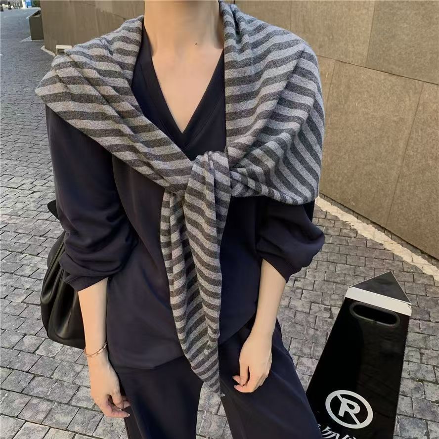 针织三角披肩通勤女春夏秋季新款宽松披肩条纹披肩防风