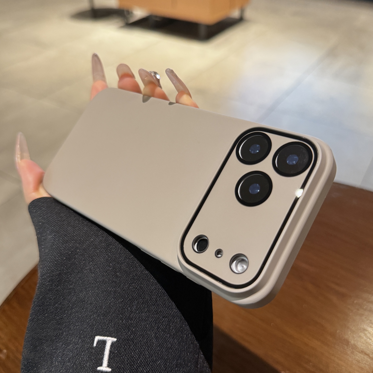 适用苹果17promax手机壳超薄磨砂钛灰色高级全包镜头膜男女情侣款