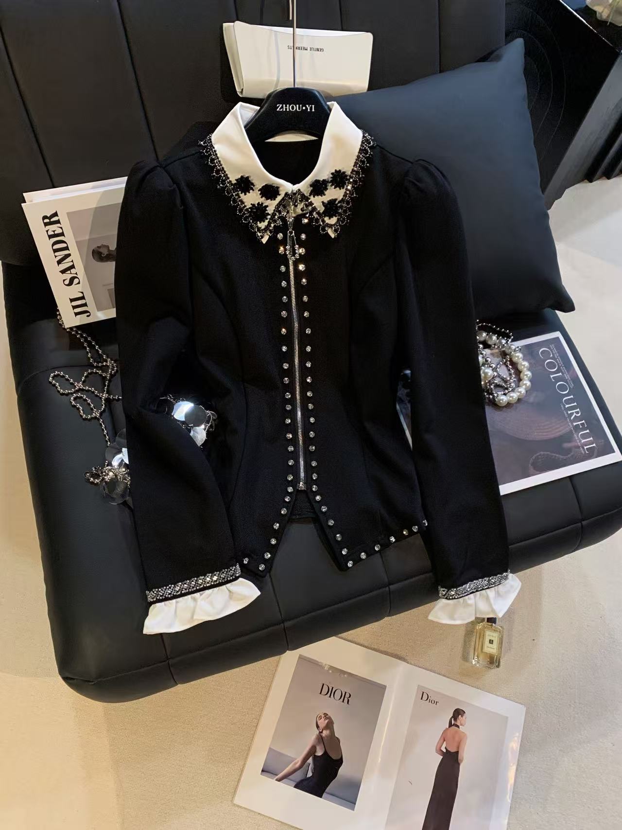 ZHOUYI/周一 2025秋季新款上衣小众烫钻设计修身显瘦百搭打底衫女