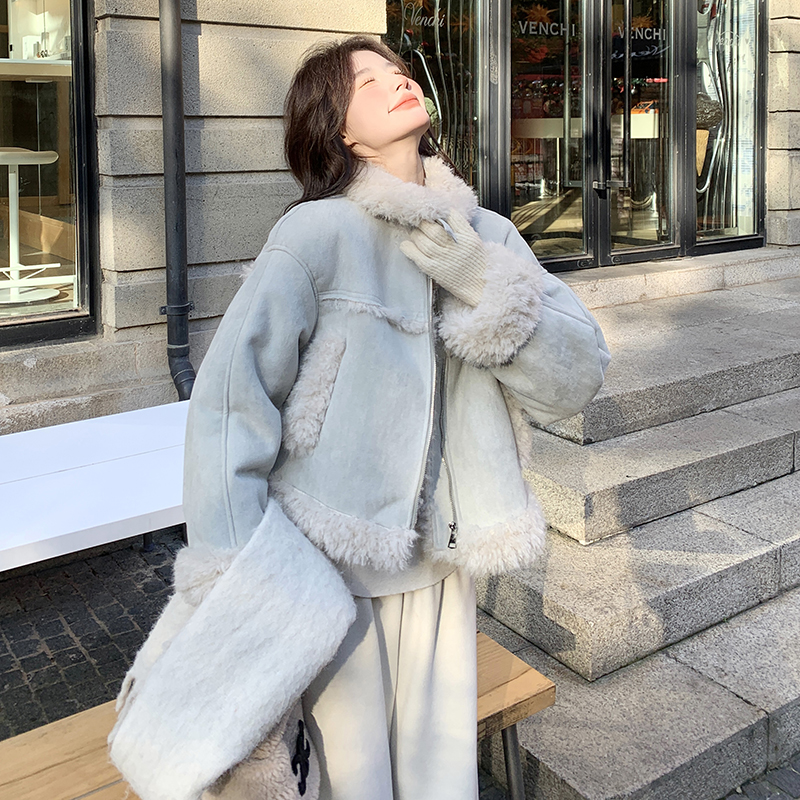 浅蓝色色皮毛一体羊羔毛短外套女冬季短款小个子机车服软糯高级感