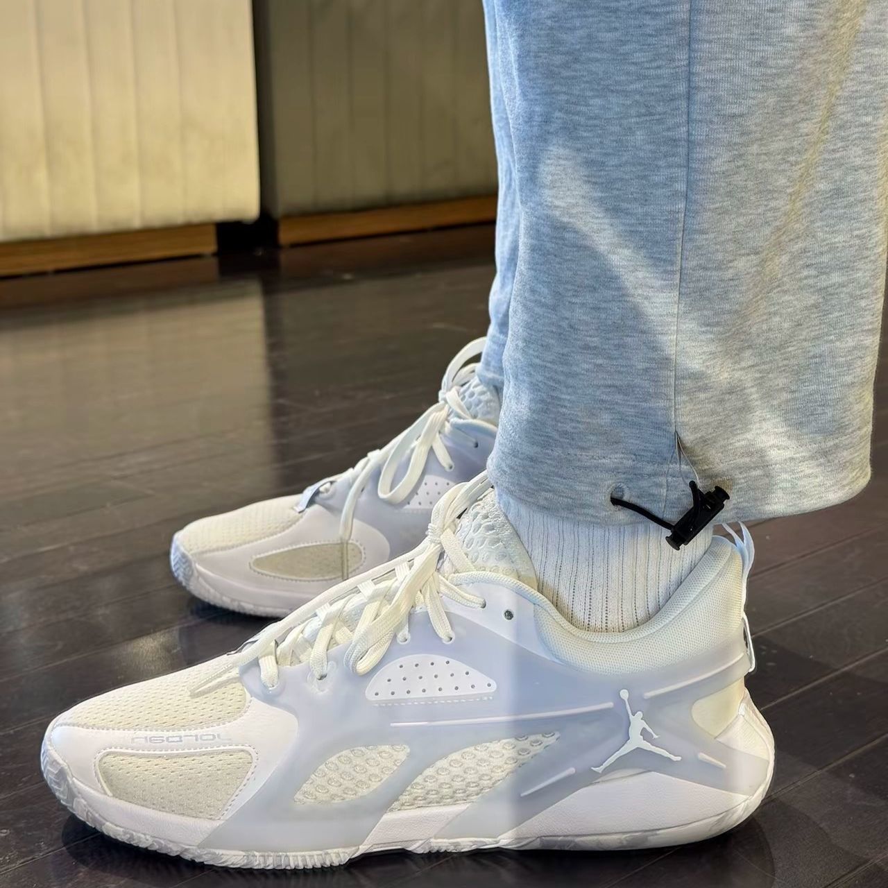 NIKE/耐克JORDAN HEIR舒适缓震透气运动篮球鞋男女同款HV4059-101