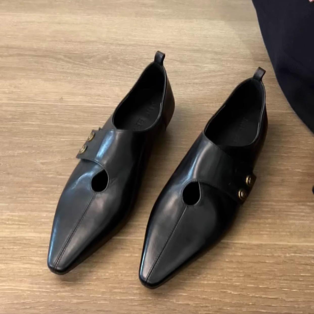 高定版~小众尖头镂空魔术贴小皮鞋女低跟时尚气质通勤配裙子单鞋