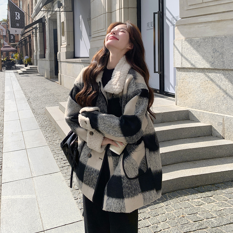 羊羔绒拼接格子加棉毛呢外套女冬2024新款宽松复古高级感呢子大衣