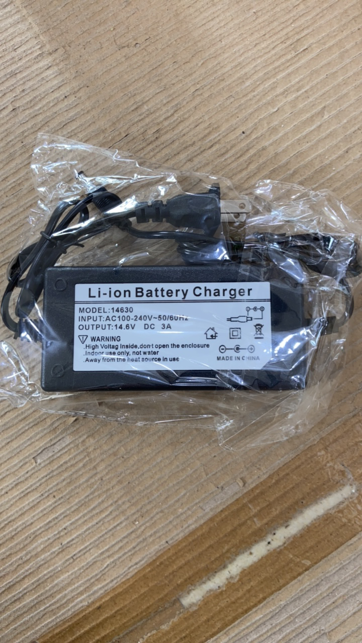 12伏磷酸铁锂充电器一套（14.6V3a）