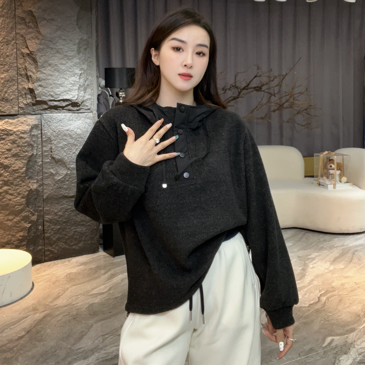 256898秋冬新款时尚【加绒】半纽扣连帽卫衣女洋气上衣下摆抽绳