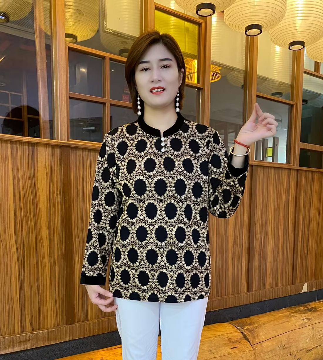 秋季新款长袖圆领套头宽松型印花波点休闲百搭妈妈装洋气衫