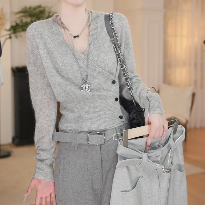 2025新款设计感V领宽松长袖针织衫百搭上衣女士套头衫LK2506823